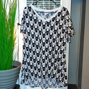 2XL LuLaRoe Christy Tee w/ black& white cat graphics